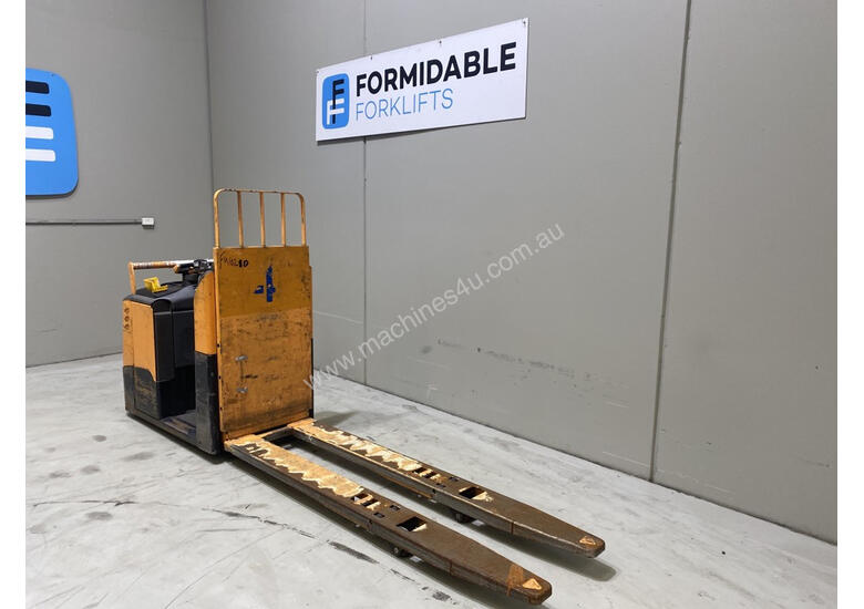 caption Crown GPC3000 Pallet Truck Forklift