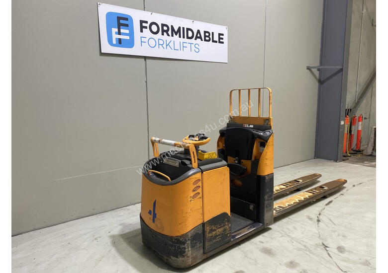 caption Crown GPC3000 Pallet Truck Forklift