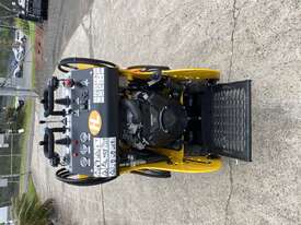 New tracked Mini Loader  - picture2' - Click to enlarge