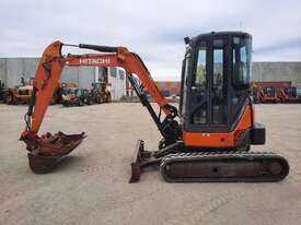2012 HITACHI ZAXIS 35U 3.5T EXCAVATOR WITH FULL A/C CABIN, QC HITCH, BUCKETS AND 3781 HOURS  - picture0' - Click to enlarge