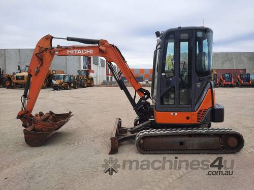 2012 HITACHI ZAXIS 35U 3.5T EXCAVATOR WITH FULL A/C CABIN, QC HITCH, BUCKETS AND 3781 HOURS 