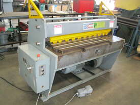 Used 1250mm x 3mm Electro Guillotine - picture0' - Click to enlarge