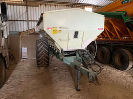 2003 Marshall 810T Fert Spreaders - picture0' - Click to enlarge