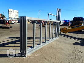 CATTLE SLIDING GATE - picture1' - Click to enlarge