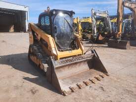 2017 CAT 239D TRACK LOADER WITH FULL SPEC, 4 IN 1 BUCKET AND LOW 1638 HOURS - picture2' - Click to enlarge