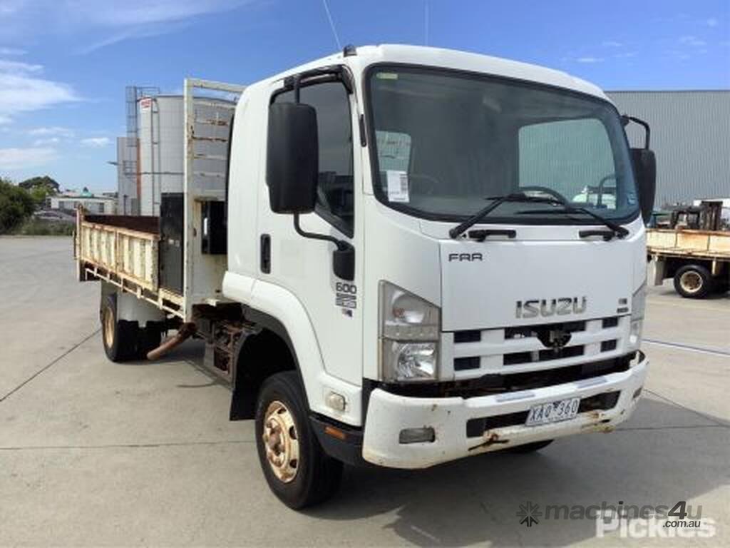 Buy Used Isuzu 2008 Isuzu FRR600 MWB Refrigerated Truck in , - Listed ...