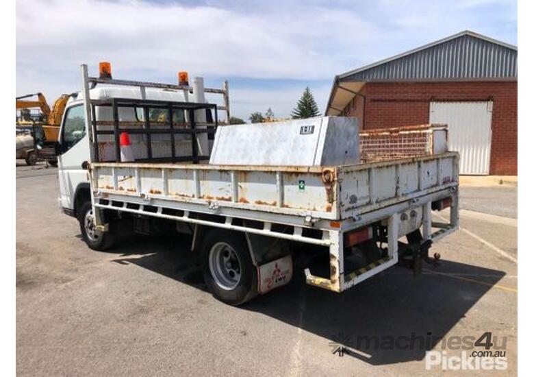 caption 2009 Mitsubishi Canter 7/800