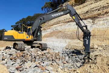 BOSS Hydraulic Rock Breaker Suitable for 11-16T Excavators - Power & Precision!