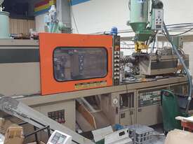 injection moulding machine - picture0' - Click to enlarge