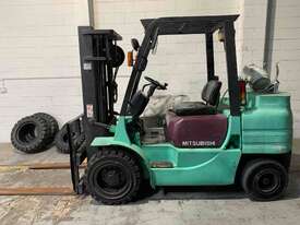 Mitsubishi 3500kg LPG Forklift - picture0' - Click to enlarge