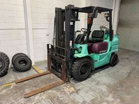 Mitsubishi 3500kg LPG Forklift - picture0' - Click to enlarge