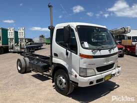 2002 Hino Dutro 2 - picture0' - Click to enlarge