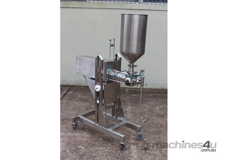 caption Horyzontal Piston Filler.