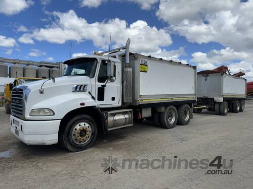 2010 MACK CMMR 6X4 TIPPER & HXW D3 DOG TIPPER TRAILER 