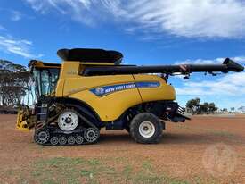 New Holland CR9.90 Track - picture2' - Click to enlarge