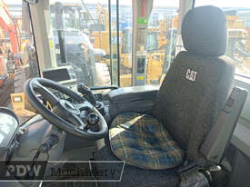 Caterpillar 938K Wheel Loader - picture2' - Click to enlarge