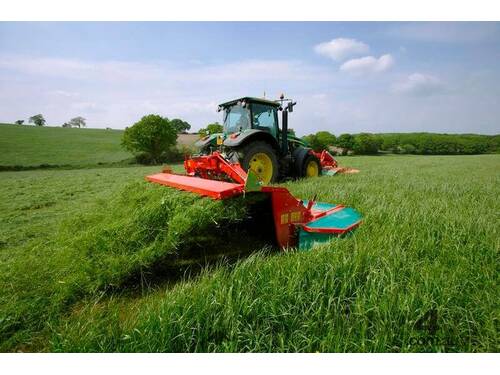 3132 MT Centre Mounted Mower Conditioner