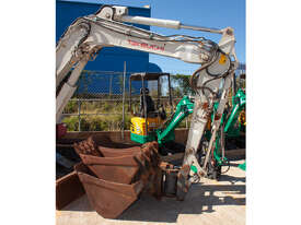 TB280FR Takeuchi Compact Hydraulic Excavator with Tilting Quick Hitch - picture2' - Click to enlarge