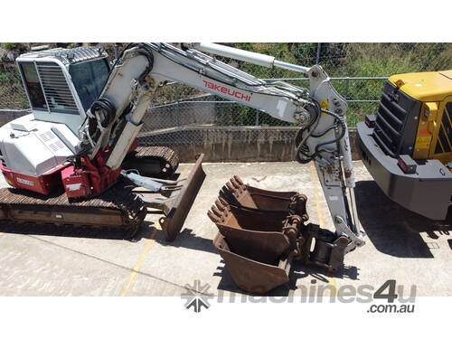 TB280FR Takeuchi Compact Hydraulic Excavator with Tilting Quick Hitch