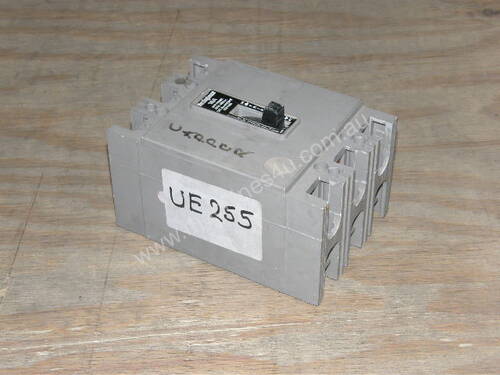 Westinghouse HFB3016 Circuit Breakers.
