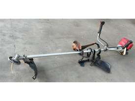 HONDA 4 STROKE WHIPPER SNIPPER  - picture2' - Click to enlarge