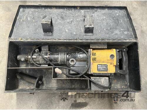 KANGO ELECTRIC JACK HAMMER IN CASE