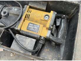 KANGO ELECTRIC JACK HAMMER IN CASE - picture0' - Click to enlarge