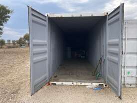 40ft Shipping Container - picture2' - Click to enlarge