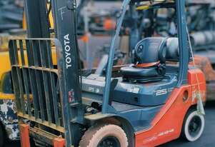 ACTIVE FORKLIFTS - TOYOTA LPG Forklift 2.5 Ton 3700mm Lift with Side Shift Attachment