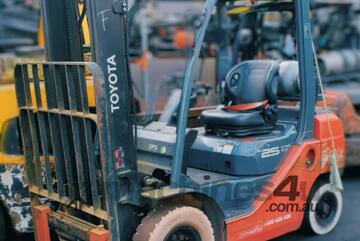 ACTIVE FORKLIFTS - TOYOTA LPG Forklift 2.5 Ton 3700mm Lift with Side Shift Attachment