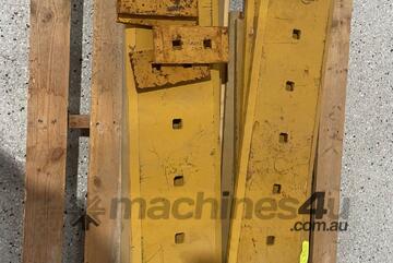 CUTTING EDGES CATERPILLAR D6 D7 WEAR PARTS