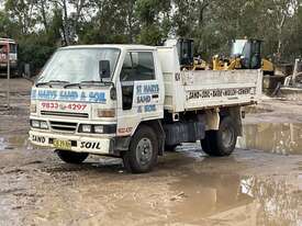 2004 Daihatsu Delta Tipper - picture1' - Click to enlarge