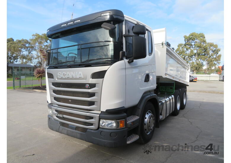 caption 2017 Scania G440 Tipper – 440hp, Low Kms, New Body & Tarp for Heavy-Duty Hauling!