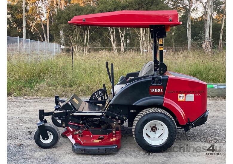 caption Toro Ground Master 7200 Zero Turn Lawn Equipment