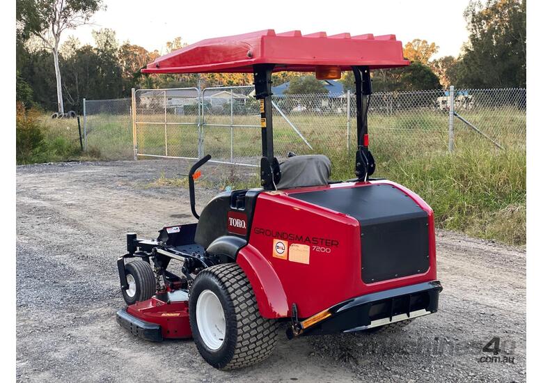 caption Toro Ground Master 7200 Zero Turn Lawn Equipment