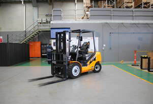 UN Forklift 2.5T Diesel - Excellent hydraulic system delivers great performance!