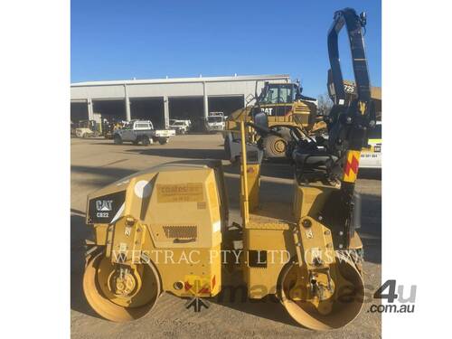 CAT CB22 Vibratory Double Drum Asphalt