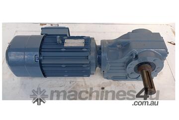 SEW Eurodrive 3 kW Reduction Drive Rpm : 48 Ratio : 30.22