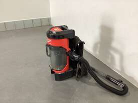 Milwaukee cordless backpack vac - picture1' - Click to enlarge