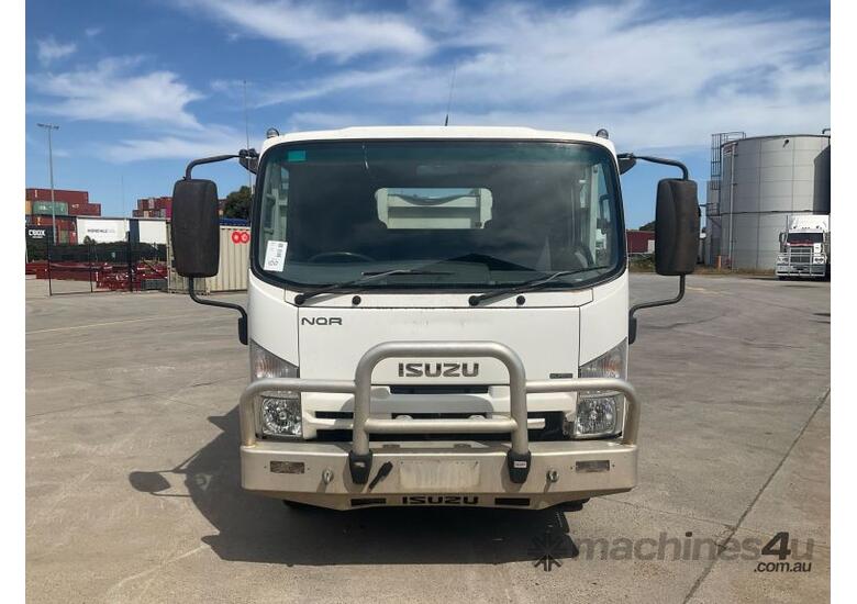 caption 2008 Isuzu NQR Service Body / Crane Truck