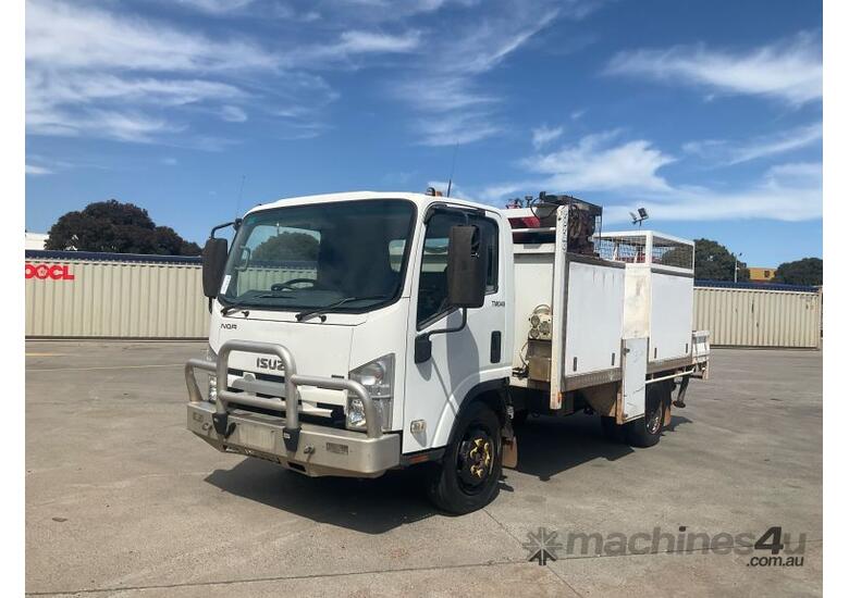 caption 2008 Isuzu NQR Service Body / Crane Truck