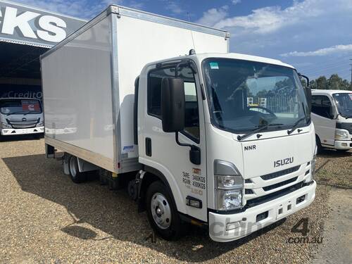 2022 Isuzu NNR 45-150 White Pantech 3.0l 4x2