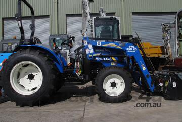 New Holland Boomer 50 FWA/4WD Compact Tractor - Only 10 hours!