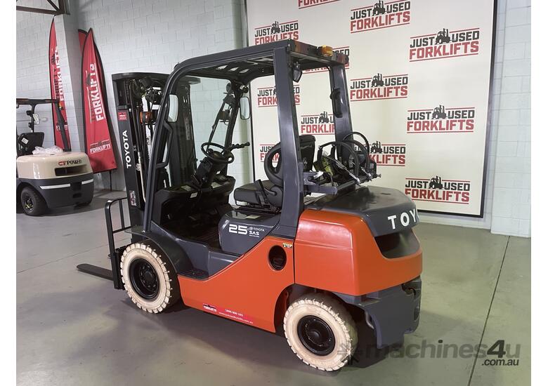 caption 2016 TOYOTA 32-8FG25 4500 3 STAGE FSV CONTAINER ENTRY MAST
