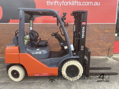 caption 2016 TOYOTA 32-8FG25 4500 3 STAGE FSV CONTAINER ENTRY MAST