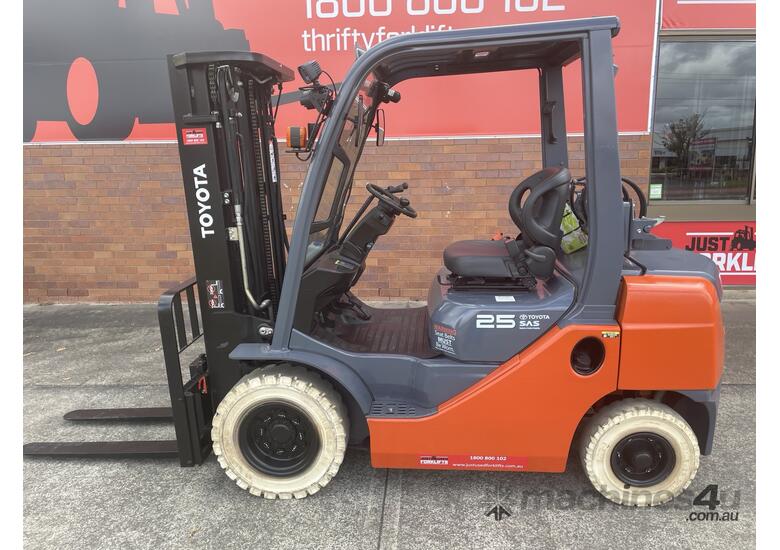 caption 2016 TOYOTA 32-8FG25 4500 3 STAGE FSV CONTAINER ENTRY MAST