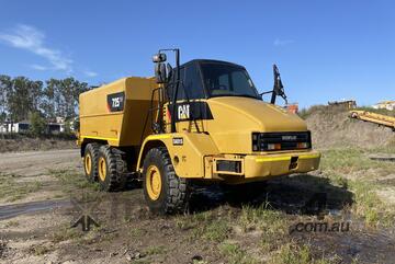 Caterpillar   725 Water Truck