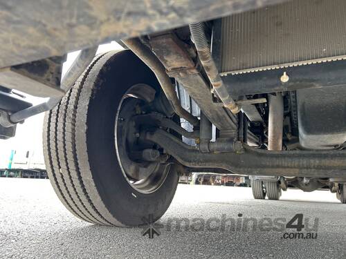 caption 2014 Mitsubishi Fighter FM 1627 Table Top
