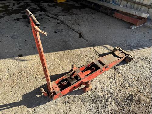 caption HEAVY DUTY JACK