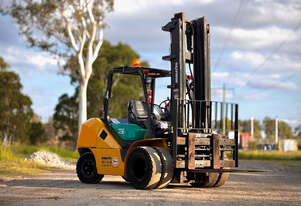 Komatsu FD45 All/Rough Terrain Forklift